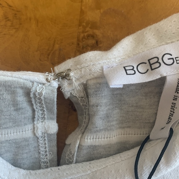 BCBG Grey Striped Collared Sleeveless Crop Top Size Medium - Picture 4 of 7